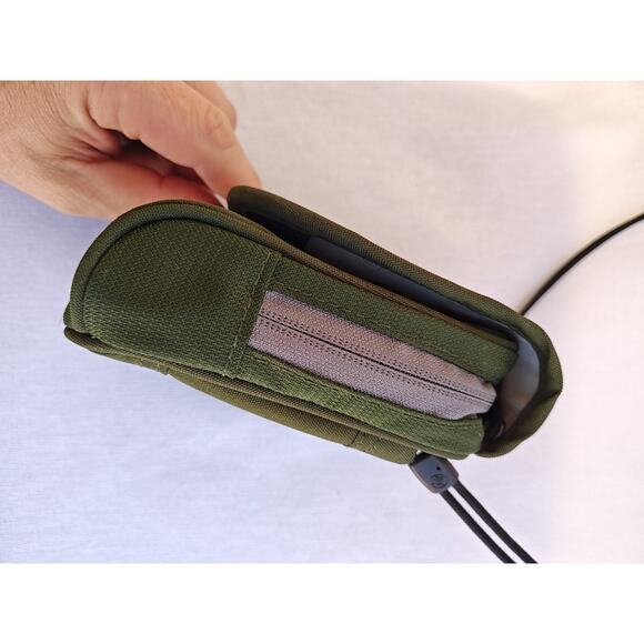 Pacsafe "Smart Travel Gear" Green Small Travel Bag PB006 (metrosafe 50) w/ Strap - Picture 10 of 13